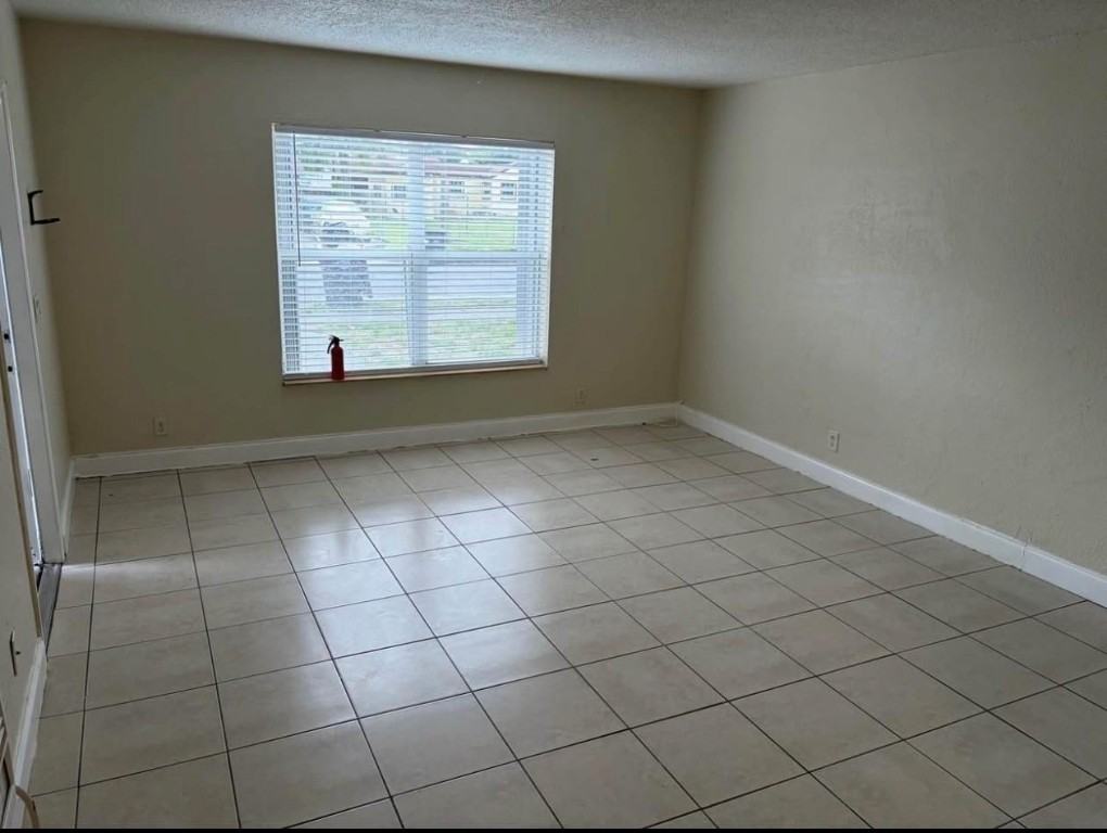 717 46th St - Photo 4 of 10