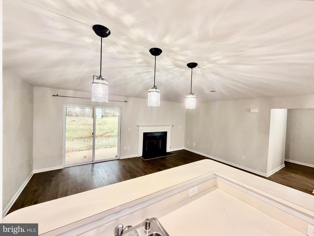 214A Fernwood Pl - Photo 5 of 16