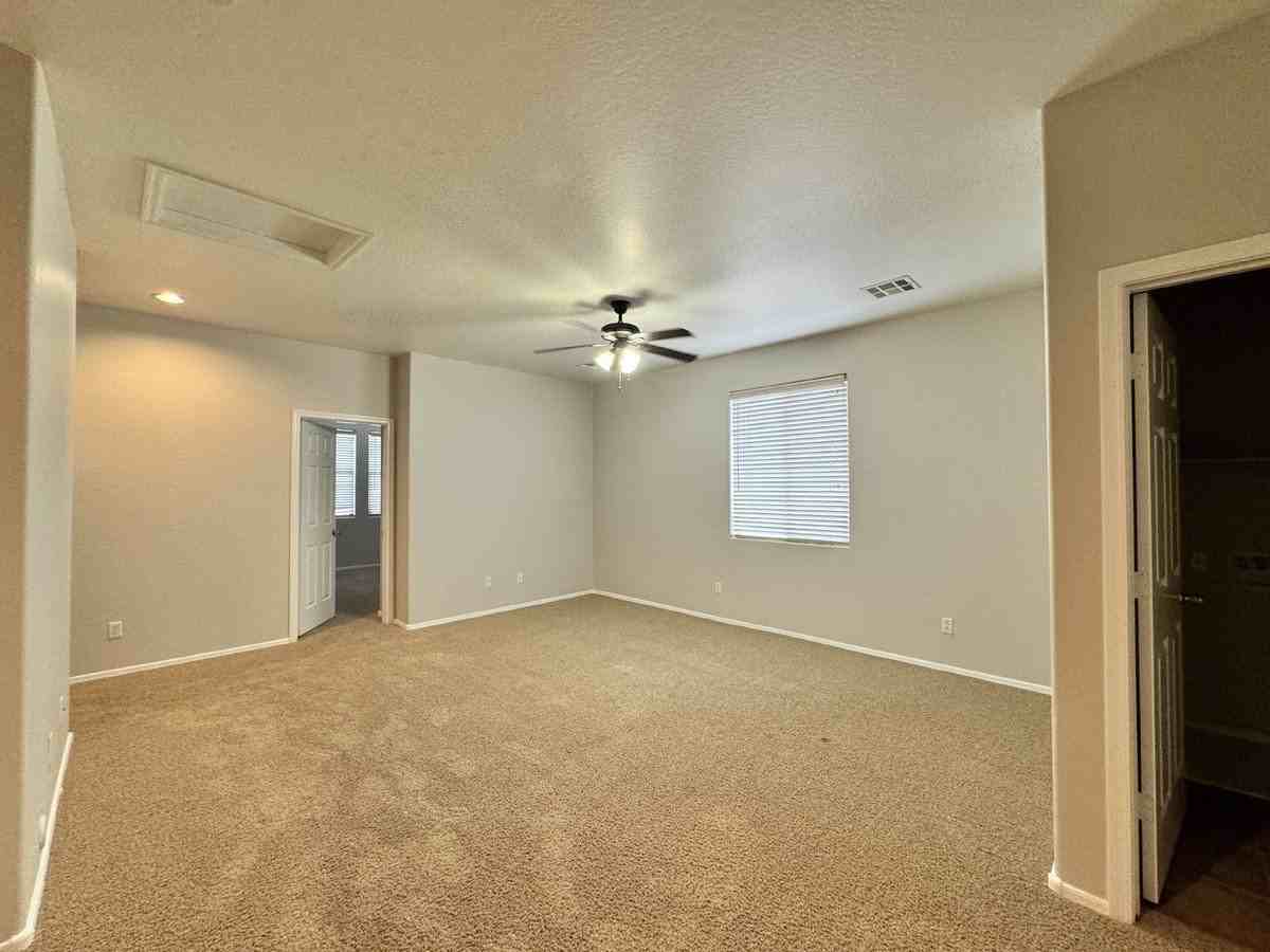 43658 W Caven Dr - Photo 5 of 50