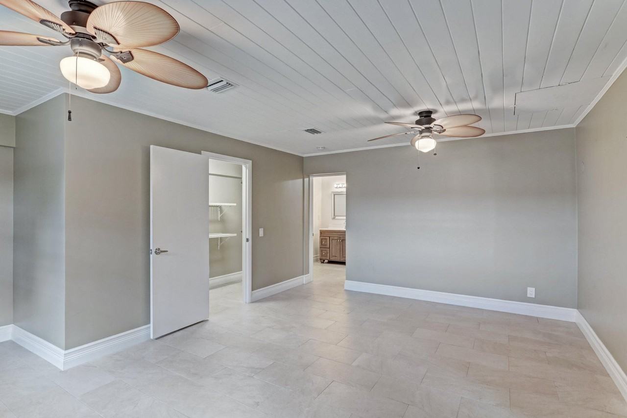 2545 Venice Dr - Photo 4 of 6