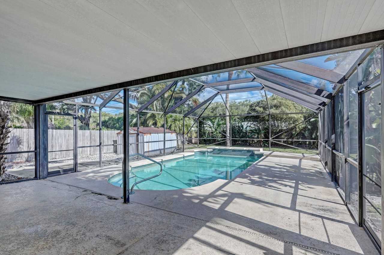 2545 Venice Dr - Photo 5 of 6