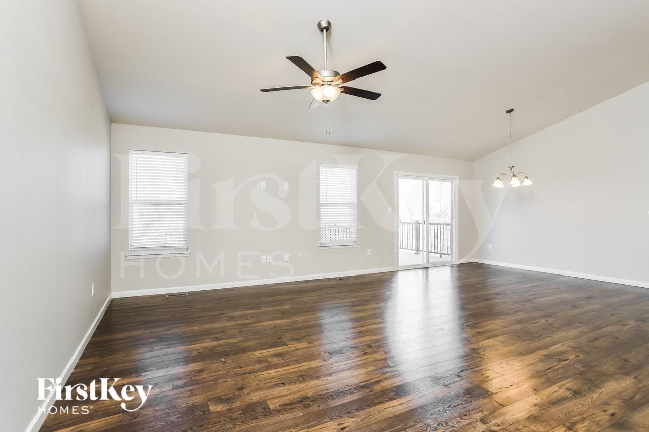 1701 Ridgeway Trl - Photo 3 of 16