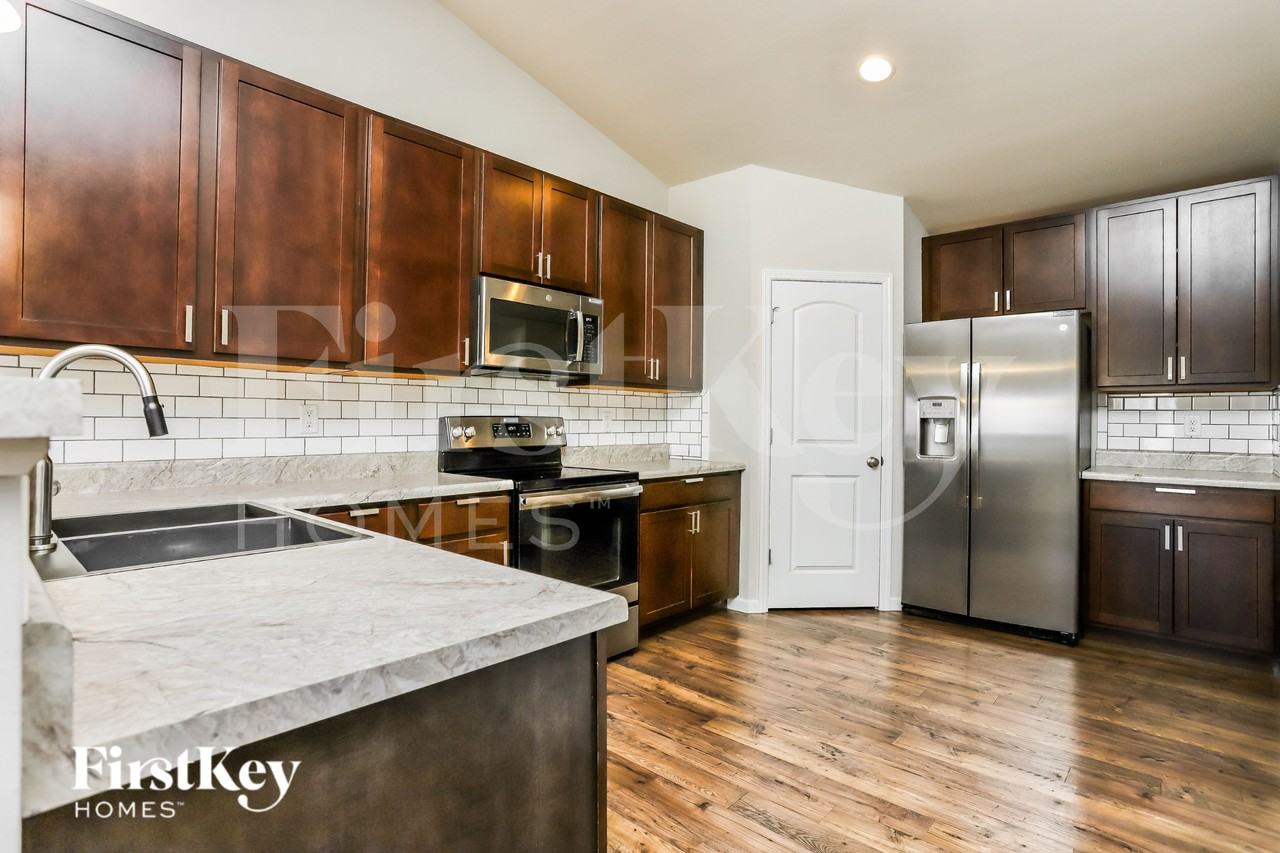 1701 Ridgeway Trl - Photo 5 of 16