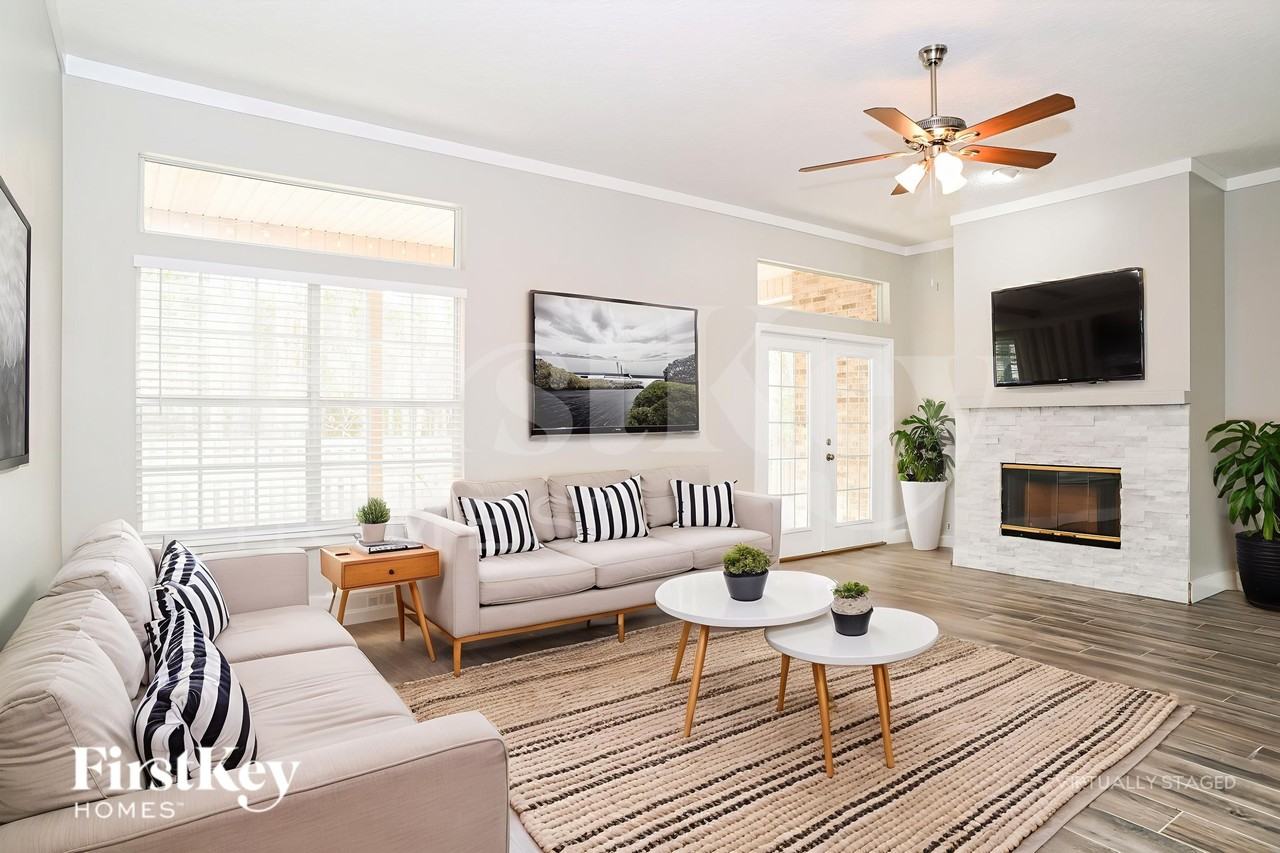 2352 Chartley Ln S - Photo 3 of 19