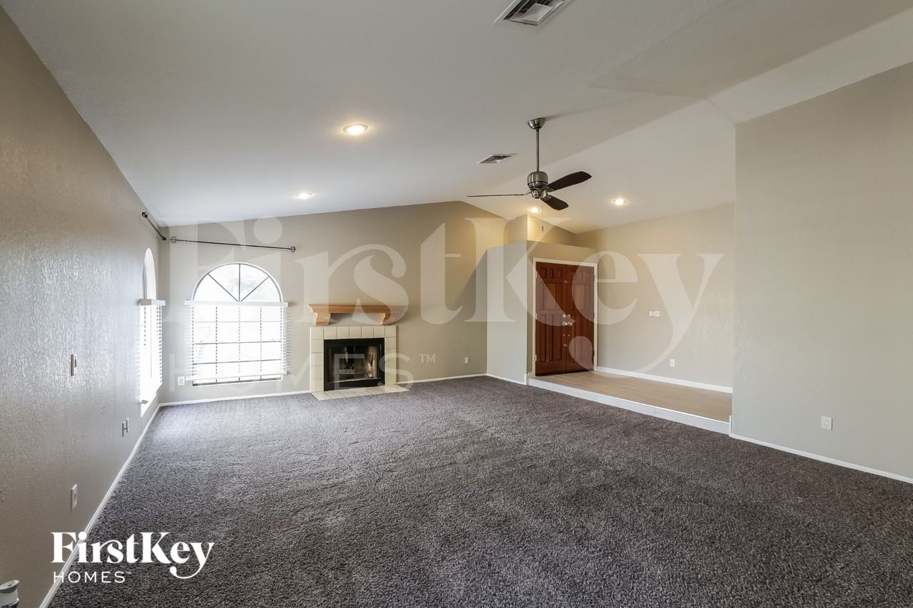 2994 N Benson Ln - Photo 4 of 15