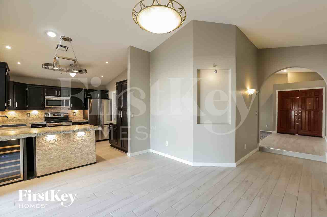 2994 N Benson Ln - Photo 5 of 15