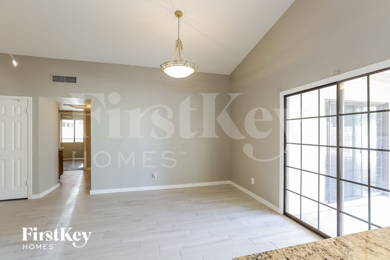 2994 N Benson Ln - Photo 6 of 15