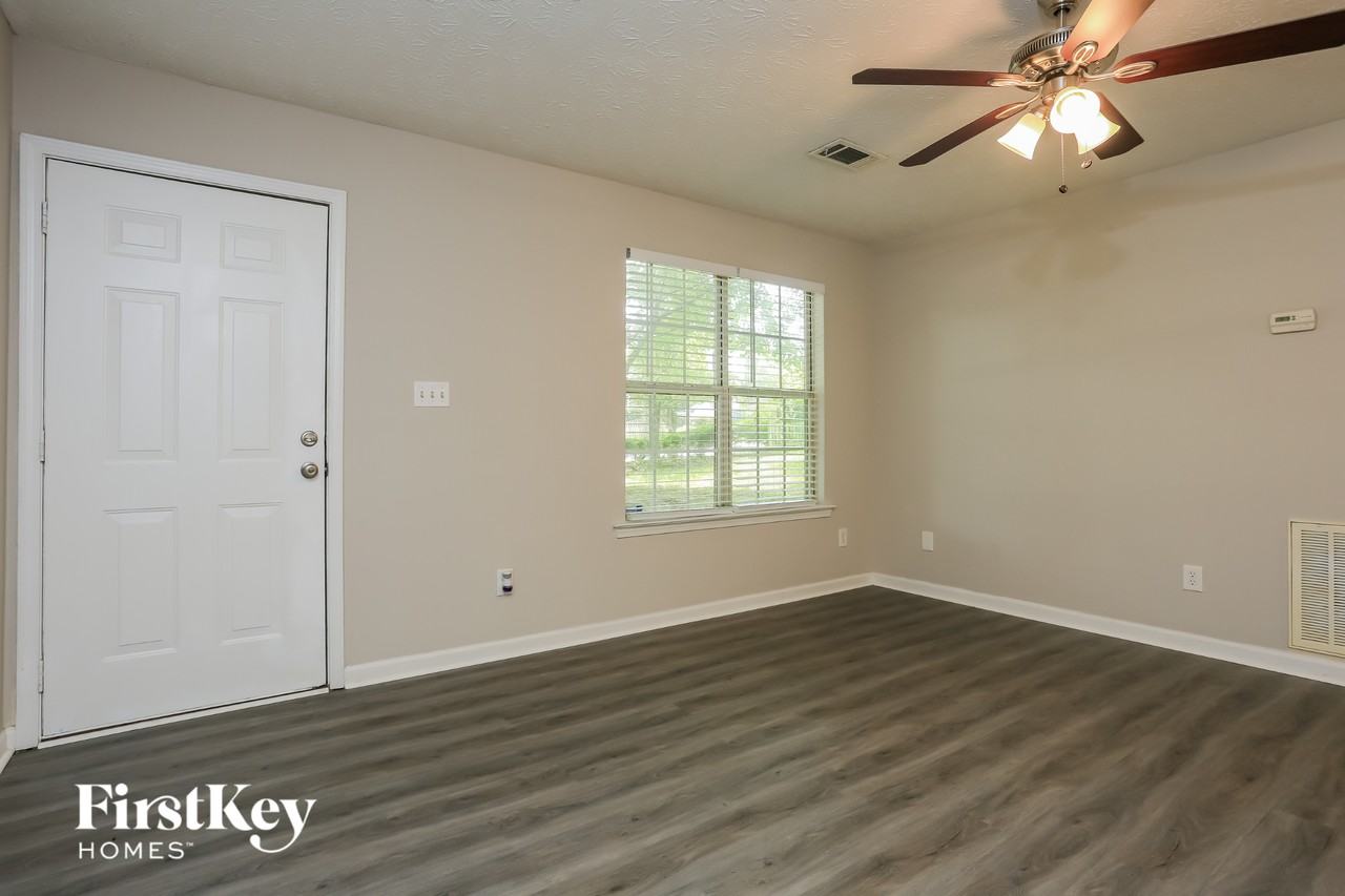 252 Pine Valley Dr - Photo 3 of 15