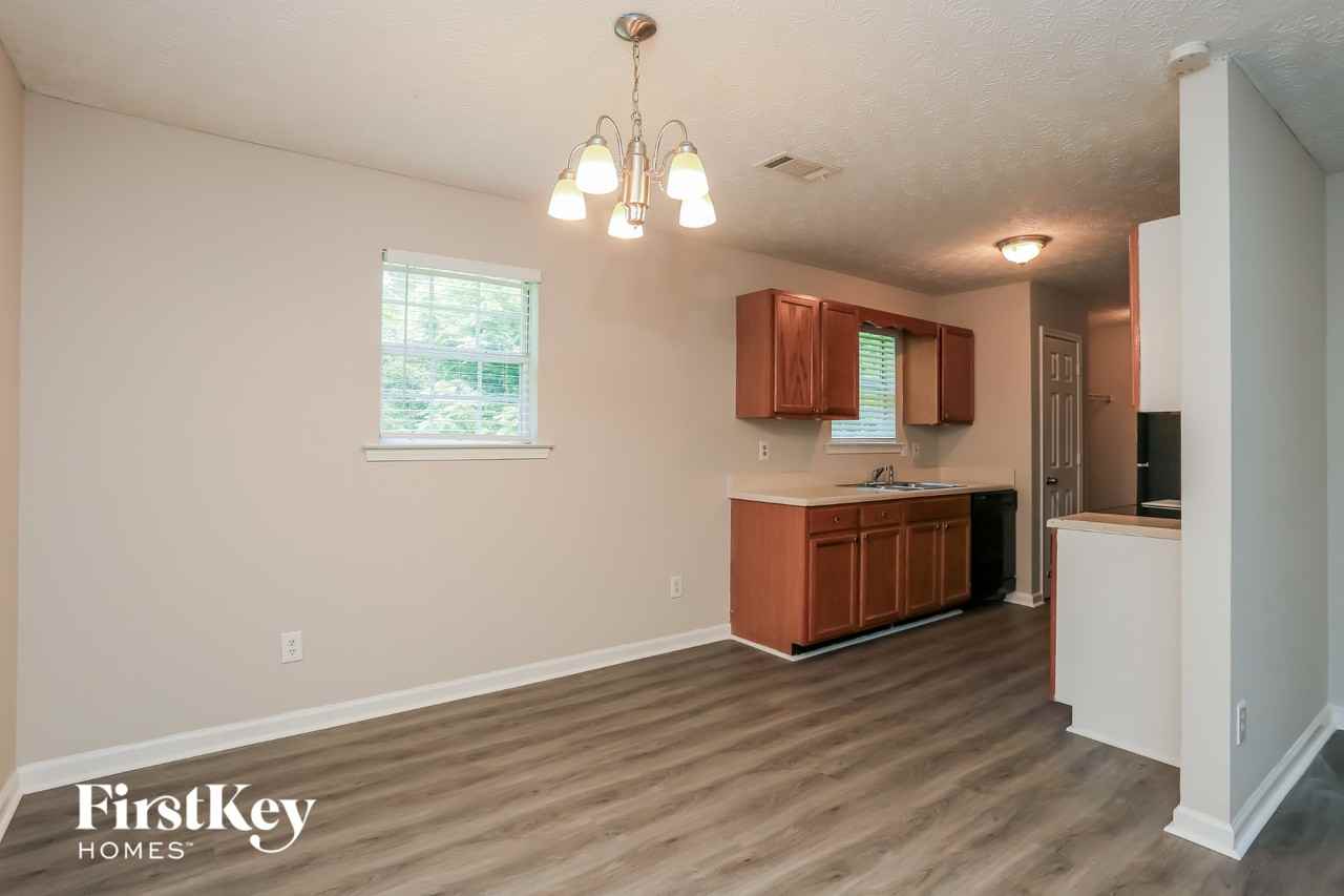 252 Pine Valley Dr - Photo 4 of 15