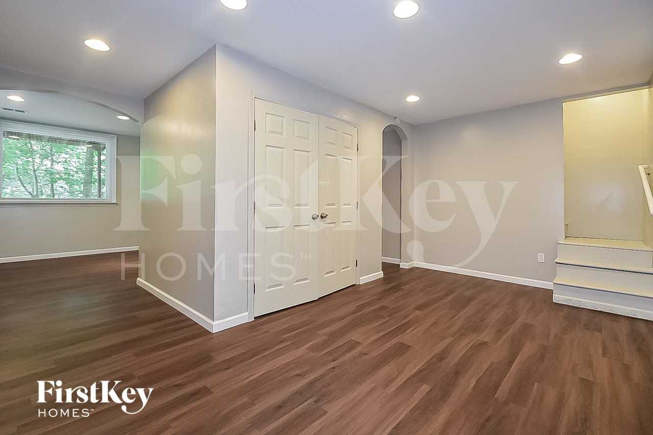 4927 Wade Valley Way - Photo 4 of 16