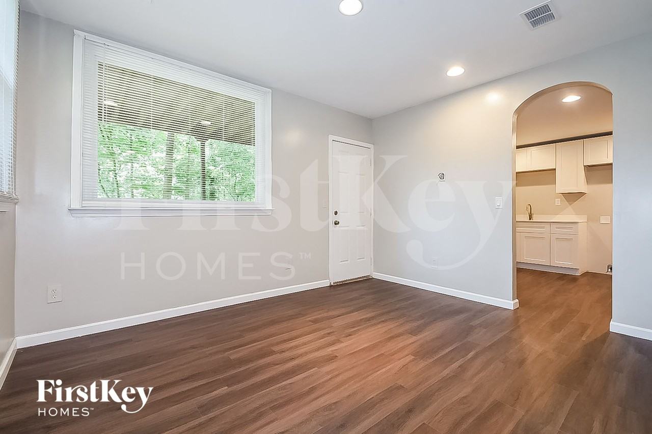 4927 Wade Valley Way - Photo 5 of 16