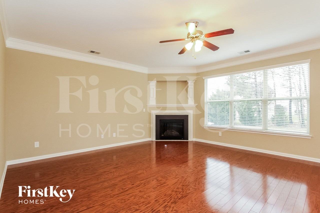 105 Marquette Dr - Photo 2 of 14