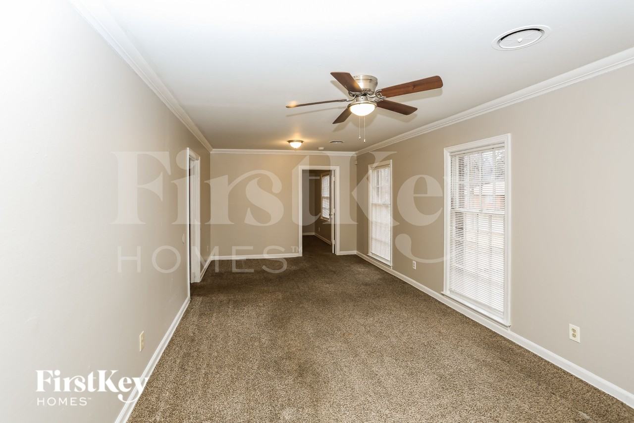 3900 Hermitage Dr - Photo 3 of 16