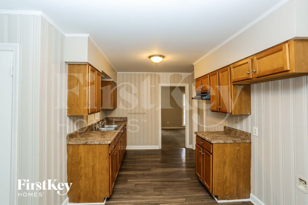 3900 Hermitage Dr - Photo 6 of 16