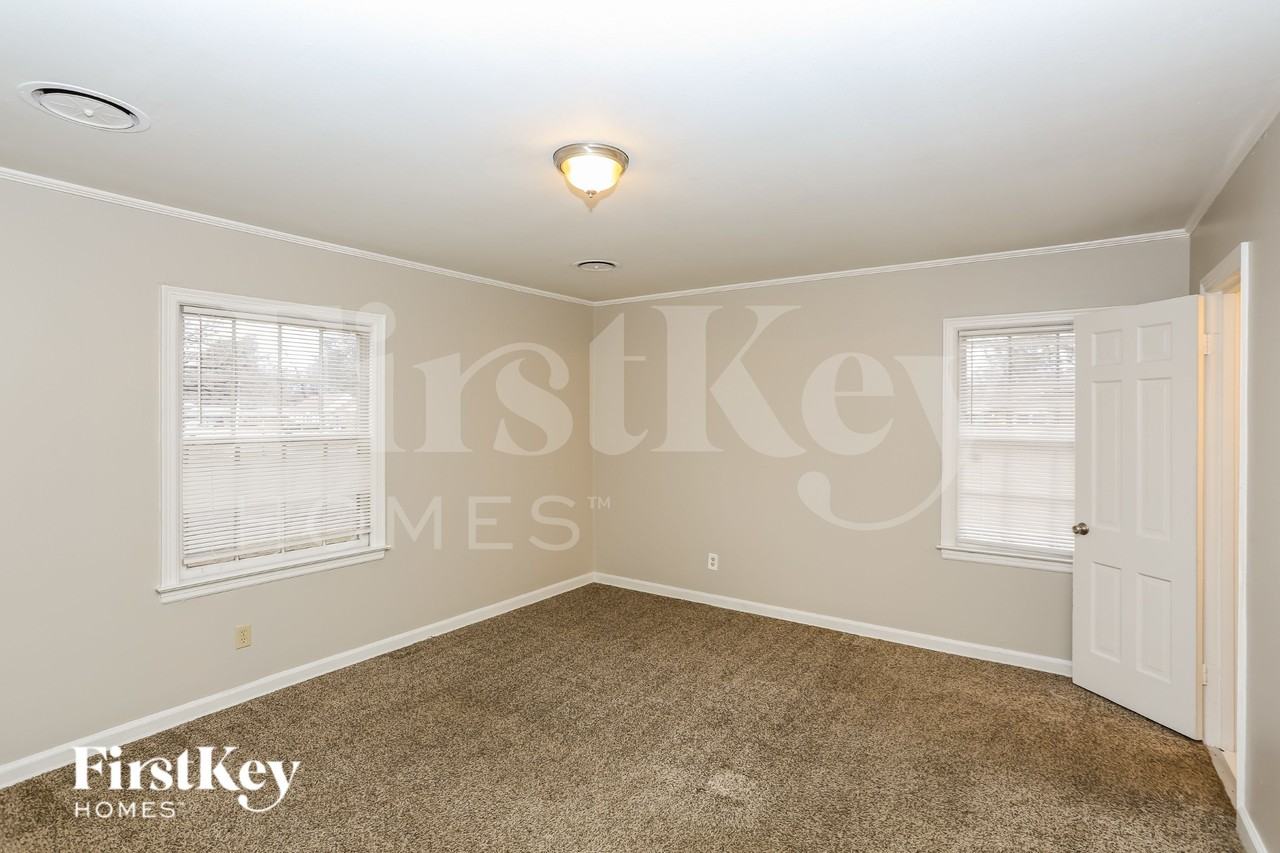 3900 Hermitage Dr - Photo 7 of 16