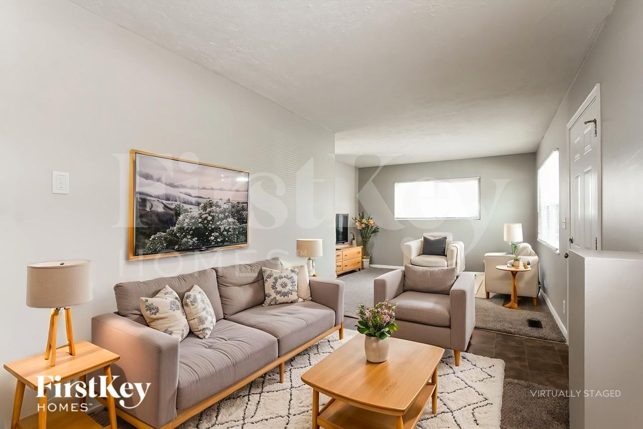 2856 N Boehning St - Photo 4 of 19