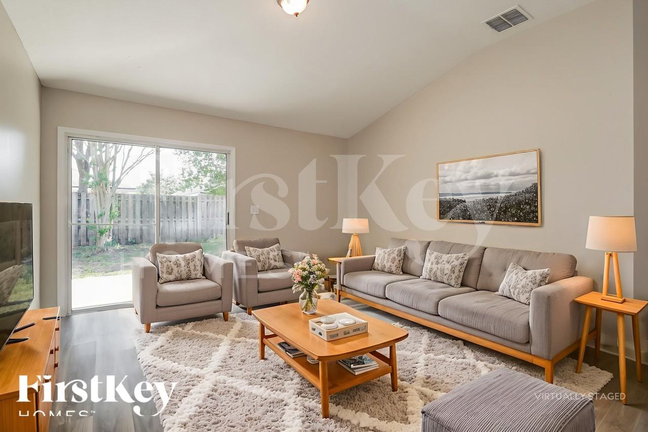 2424 Willowbend Dr - Photo 5 of 18