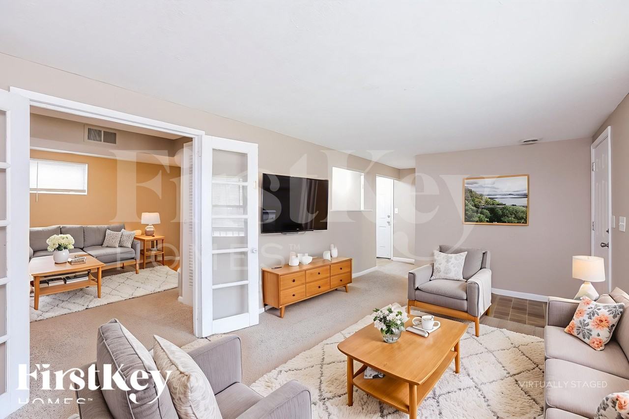 1104 Kearney Rd - Photo 5 of 18