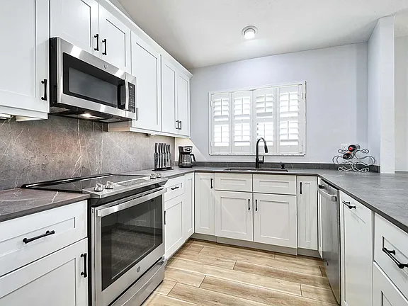 333 Milford St - Photo 3 of 9