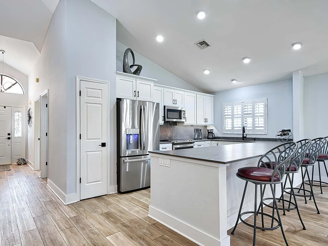 333 Milford St - Photo 7 of 9