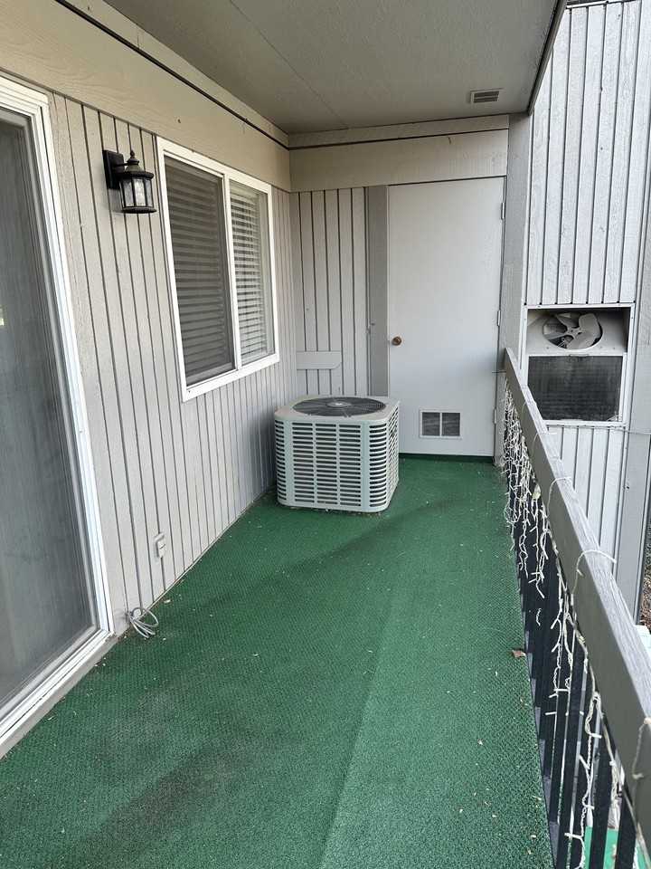 5828 S Waterbury Way - Photo 4 of 37