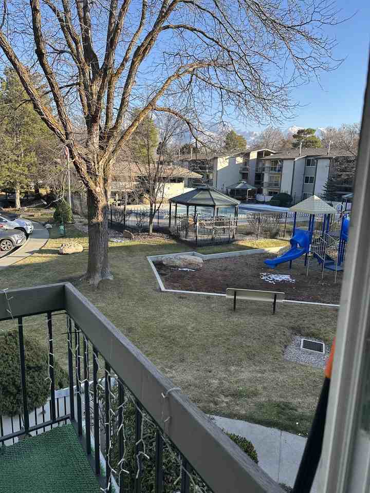 5828 S Waterbury Way - Photo 5 of 37