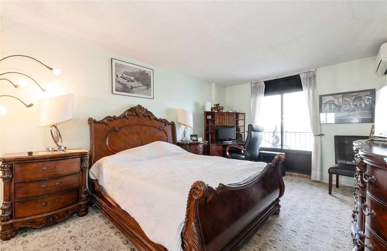 2540 Shore Blvd - Photo 6 of 16