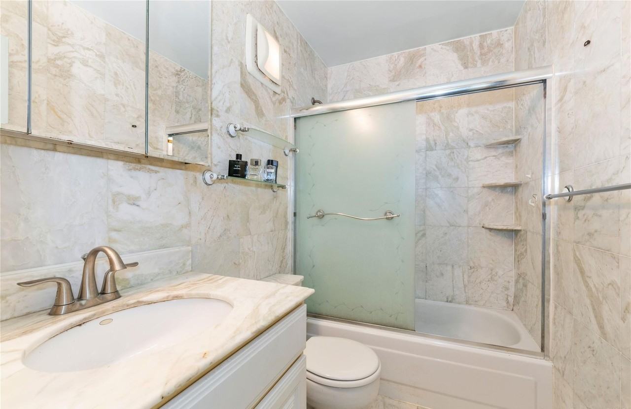 2540 Shore Blvd - Photo 7 of 16