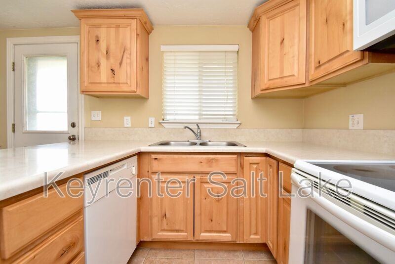 7340 S Cottonwood St - Photo 6 of 17