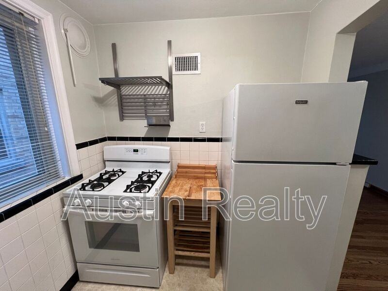 6360 Sutherland Ave #1W - Photo 3 of 13