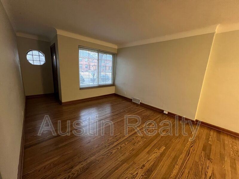 6360 Sutherland Ave #1W - Photo 4 of 13