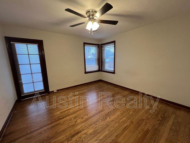 6360 Sutherland Ave #1W - Photo 7 of 13