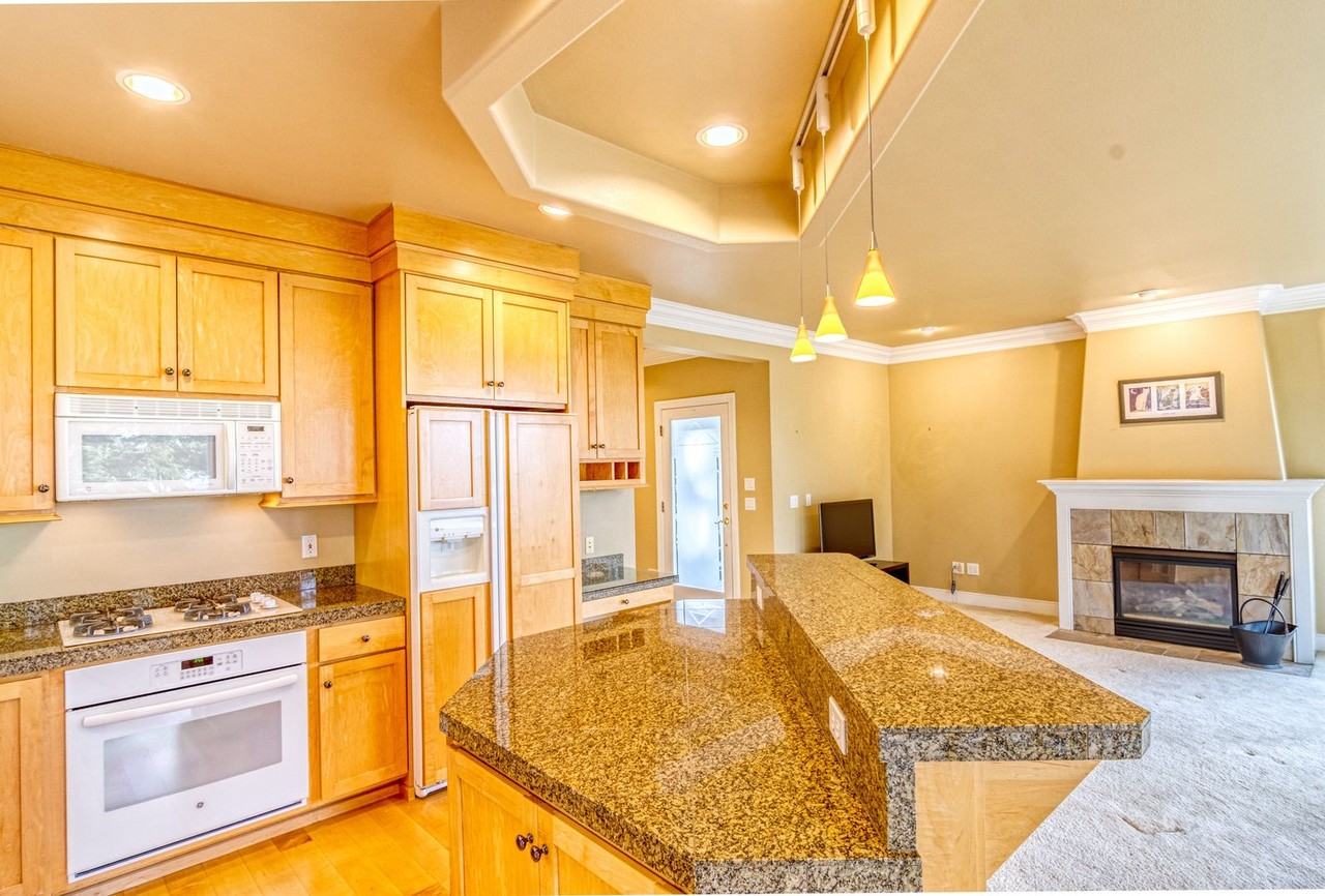 11301 Ne 68th St - Photo 6 of 15