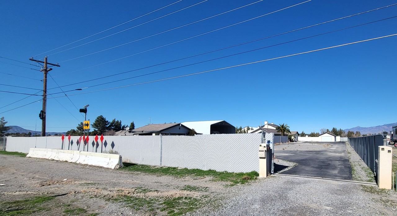 1130 E Gamebird Rd - Photo 2 of 20