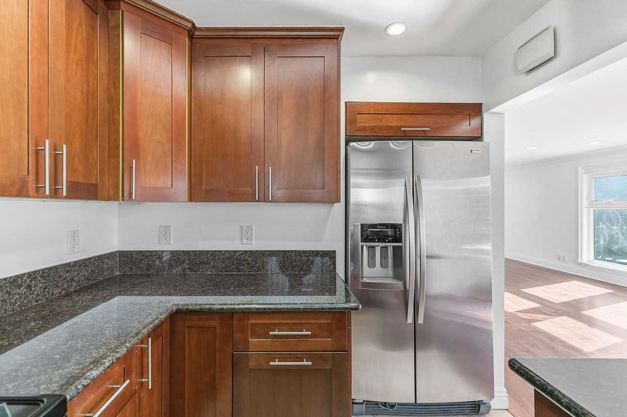 833 15th Street - Photo 5 of 28