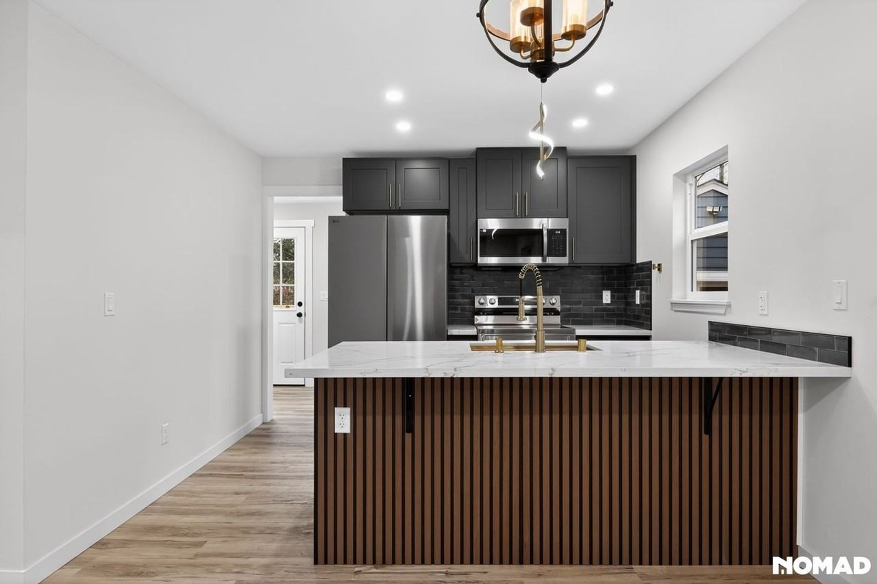 99 Sumner Ave - Photo 3 of 22