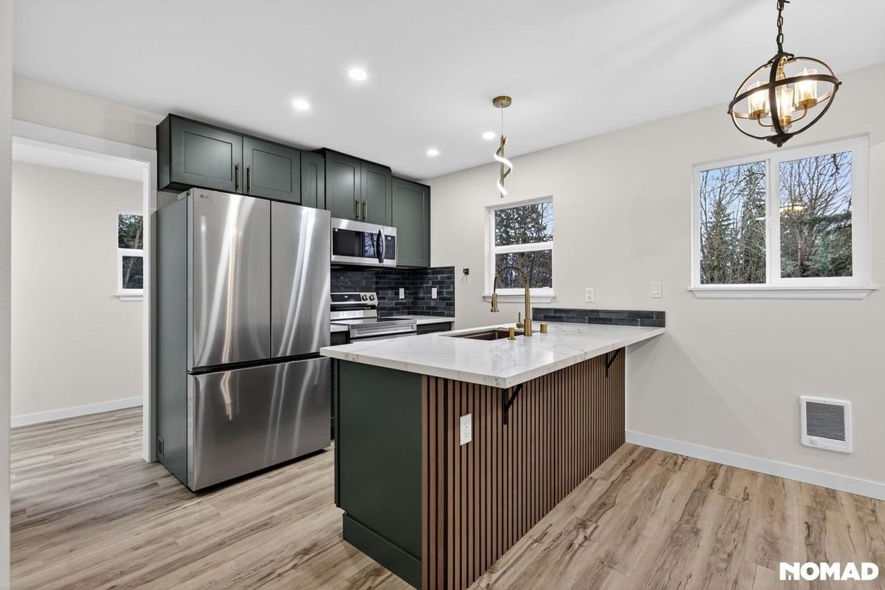 99 Sumner Ave - Photo 4 of 22