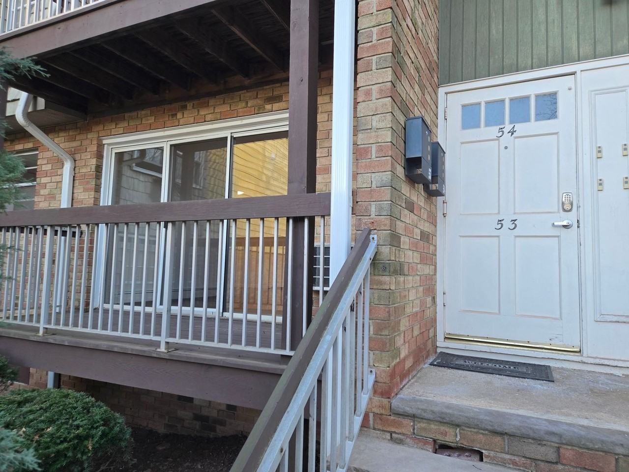 28 Deanna Dr - Photo 2 of 16