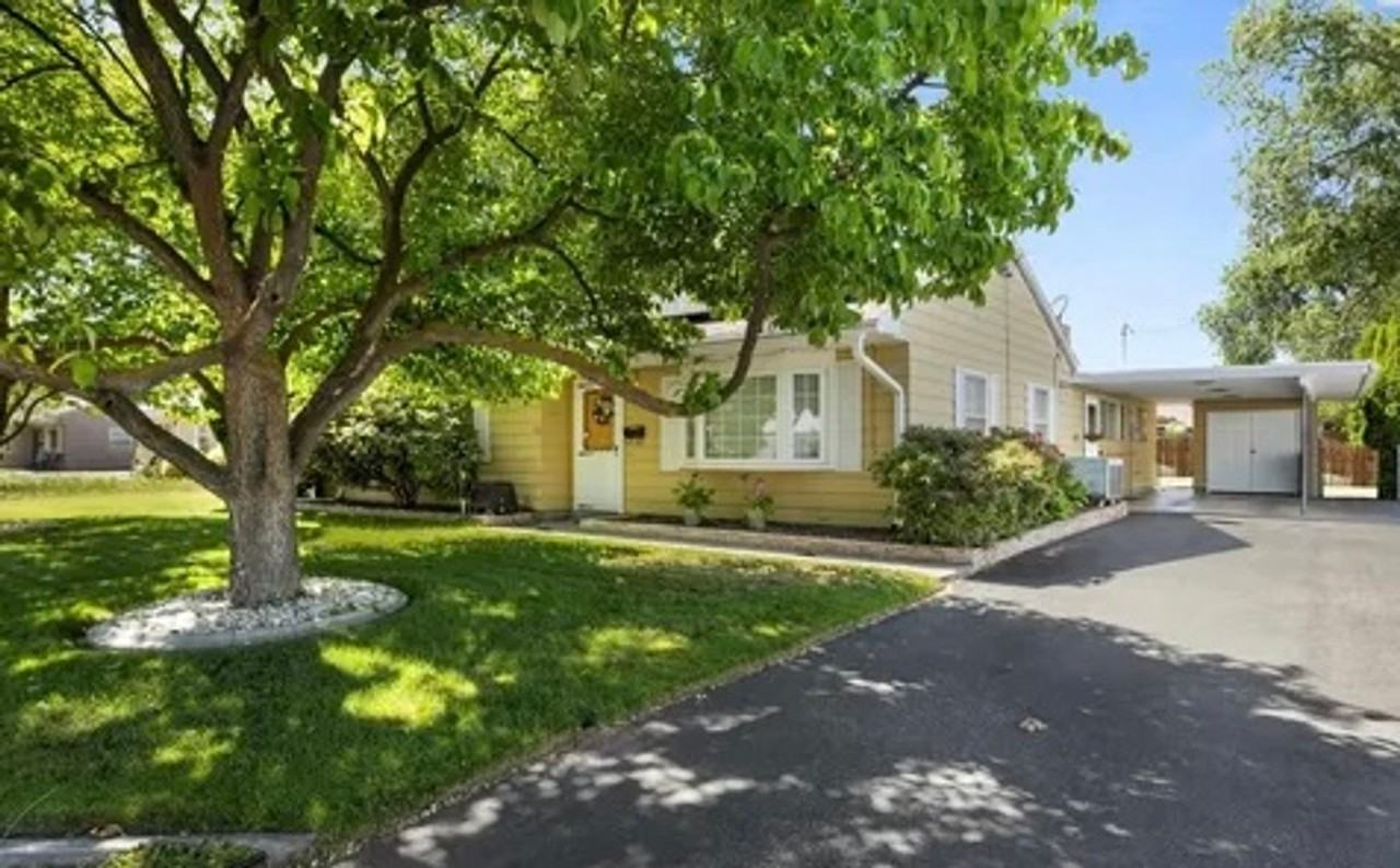 653 Cedar Ave - Photo 3 of 25