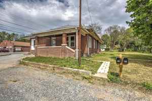 featured image of 207 Falmouth Rd