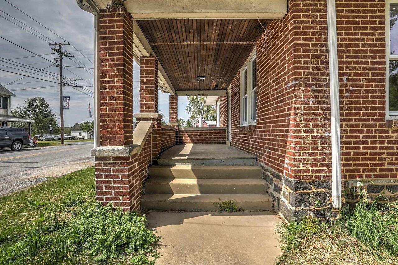 207 Falmouth Rd - Photo 2 of 15