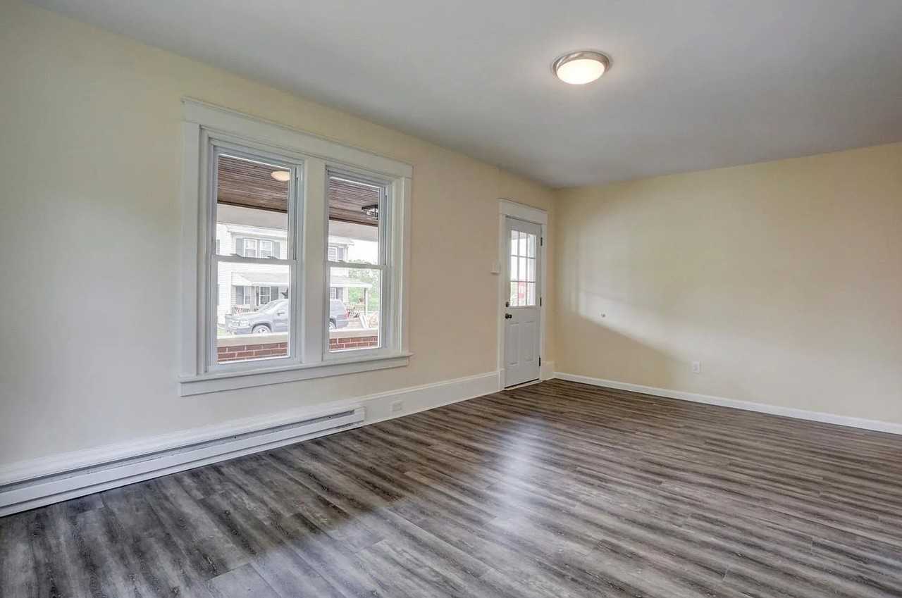 207 Falmouth Rd - Photo 4 of 15