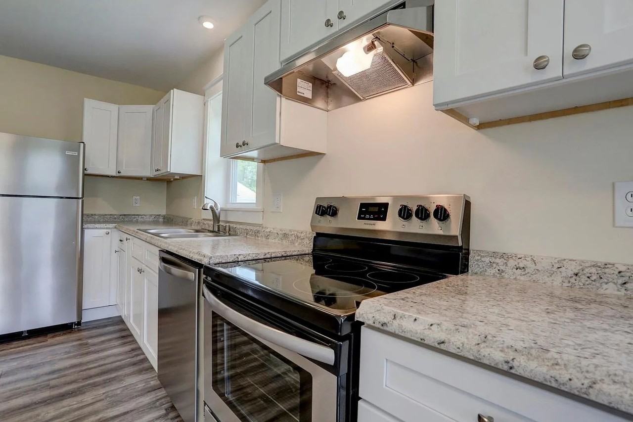 207 Falmouth Rd - Photo 7 of 15