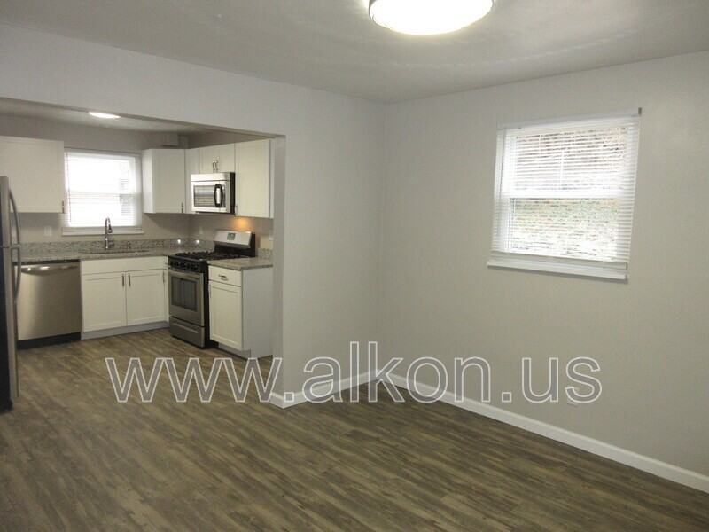 346 Connor St - Photo 2 of 17