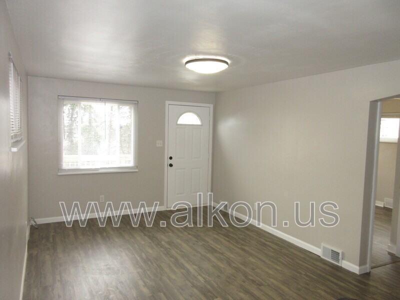 346 Connor St - Photo 3 of 17