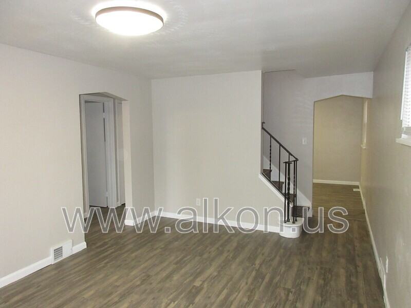 346 Connor St - Photo 4 of 17