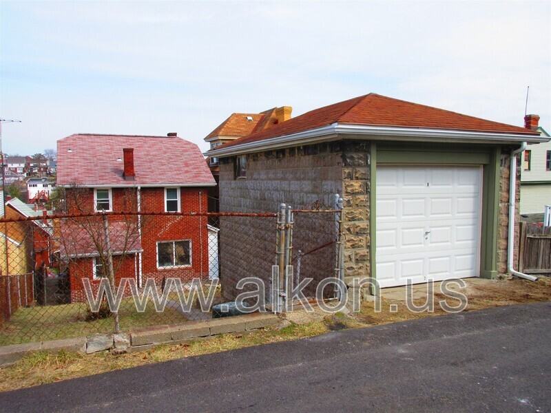 818 Woodbourne Ave - Photo 2 of 10