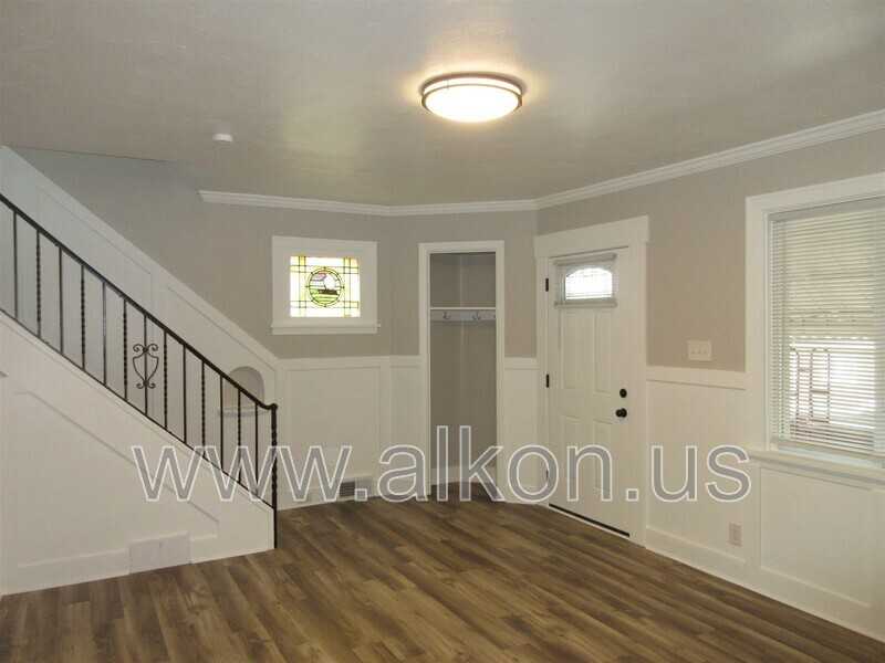 818 Woodbourne Ave - Photo 4 of 10