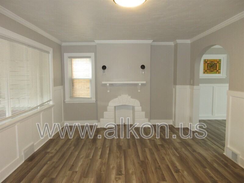 818 Woodbourne Ave - Photo 6 of 10