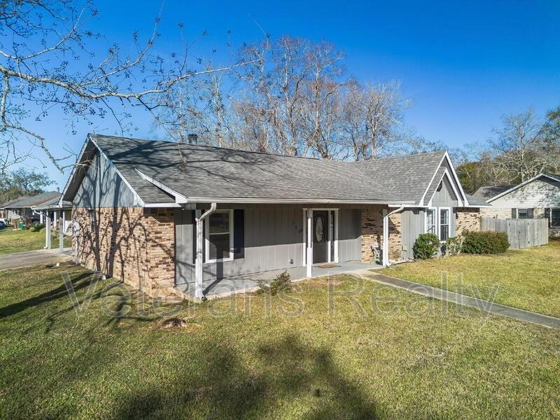 1210 Spring Dr - Photo 4 of 23